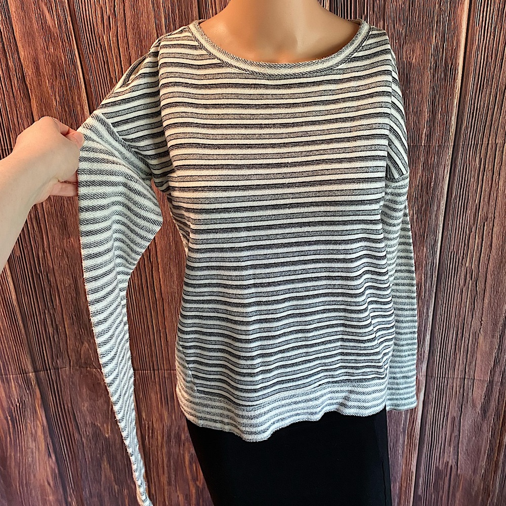 Lou & Grey size XS gray black & white striped long sleeve boho top blouse